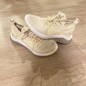 Not for sale.....Puma Women's Cream Knit Lightweight Sneakers
